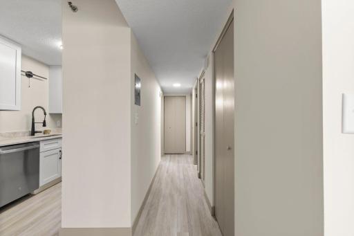 33-web-or-mls-1225 La Salle Ave #1502-48.jpg