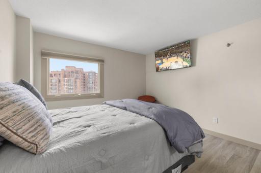 41-web-or-mls-1225 La Salle Ave #1502-72.jpg