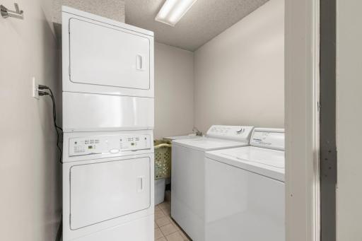 Ultra convenient free laundry adjoins the #1502