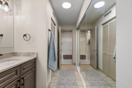 43-web-or-mls-1225 La Salle Ave #1502-78.jpg