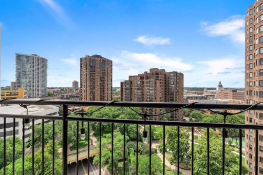 1225 Lasalle Avenue, 1502, Minneapolis, MN 55403