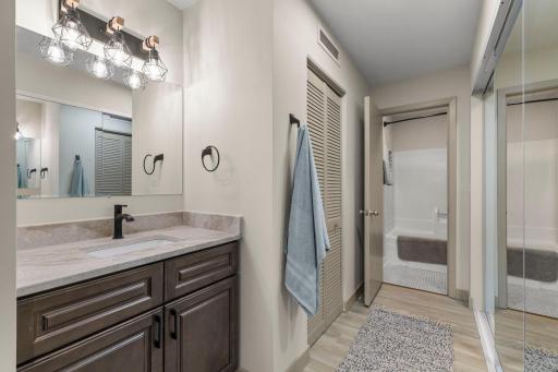 42-web-or-mls-1225 La Salle Ave #1502-75.jpg