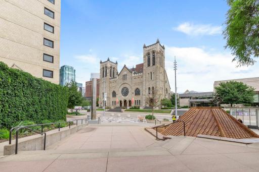 70-web-or-mls-1225 La Salle Ave #1502-162.jpg
