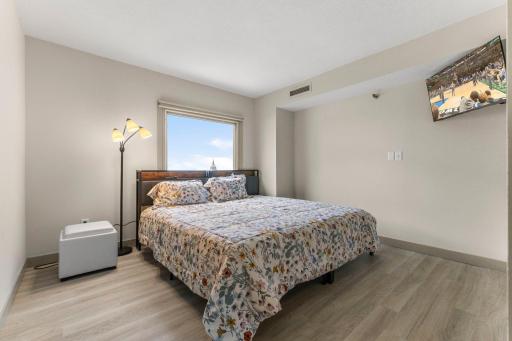 35-web-or-mls-1225 La Salle Ave #1502-54.jpg