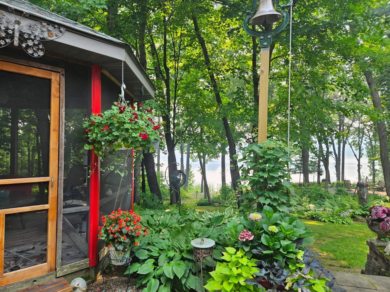 Gazebo Lakeview