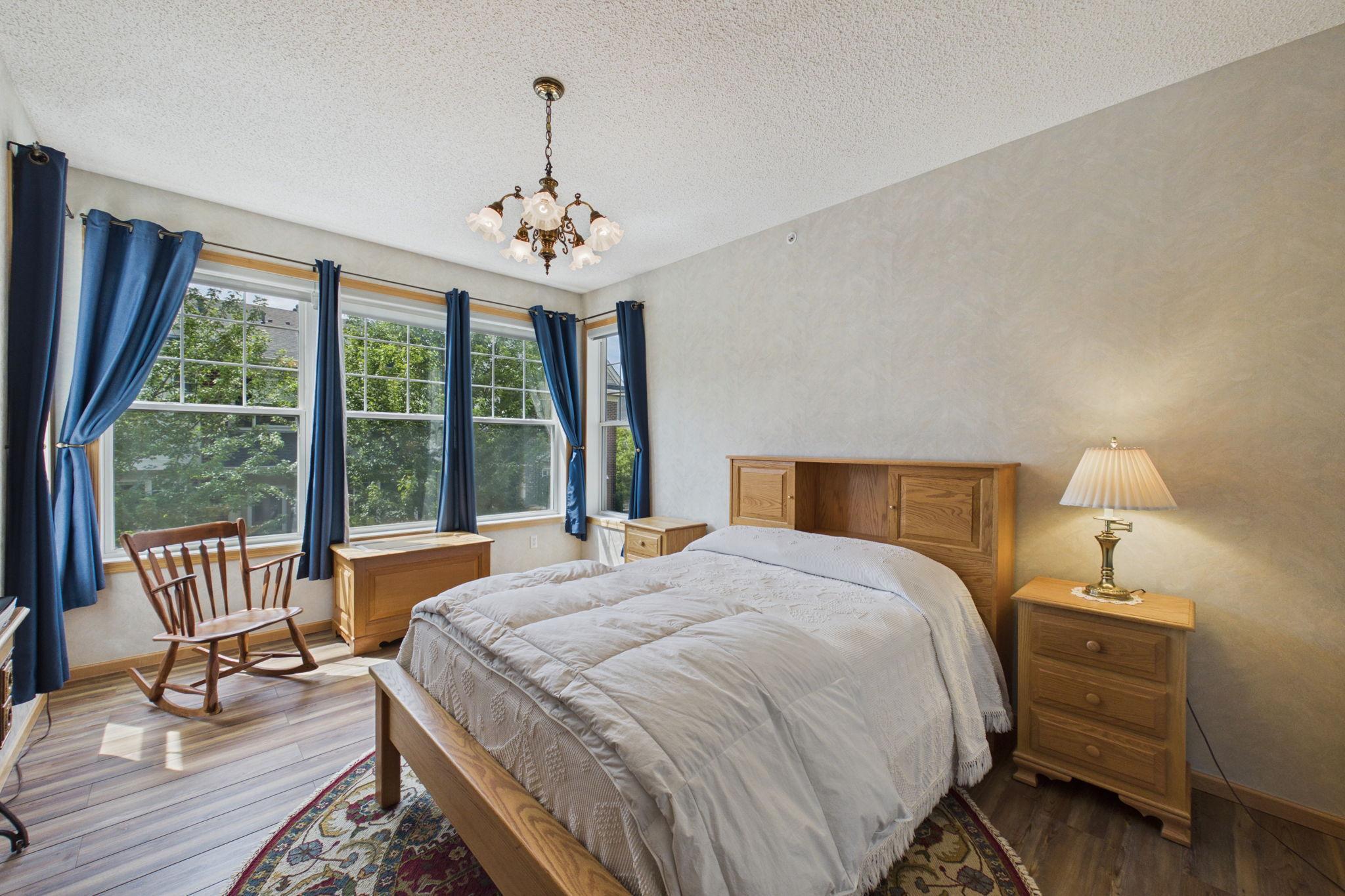 2nd bedroom or spacious office with tons of natural lights