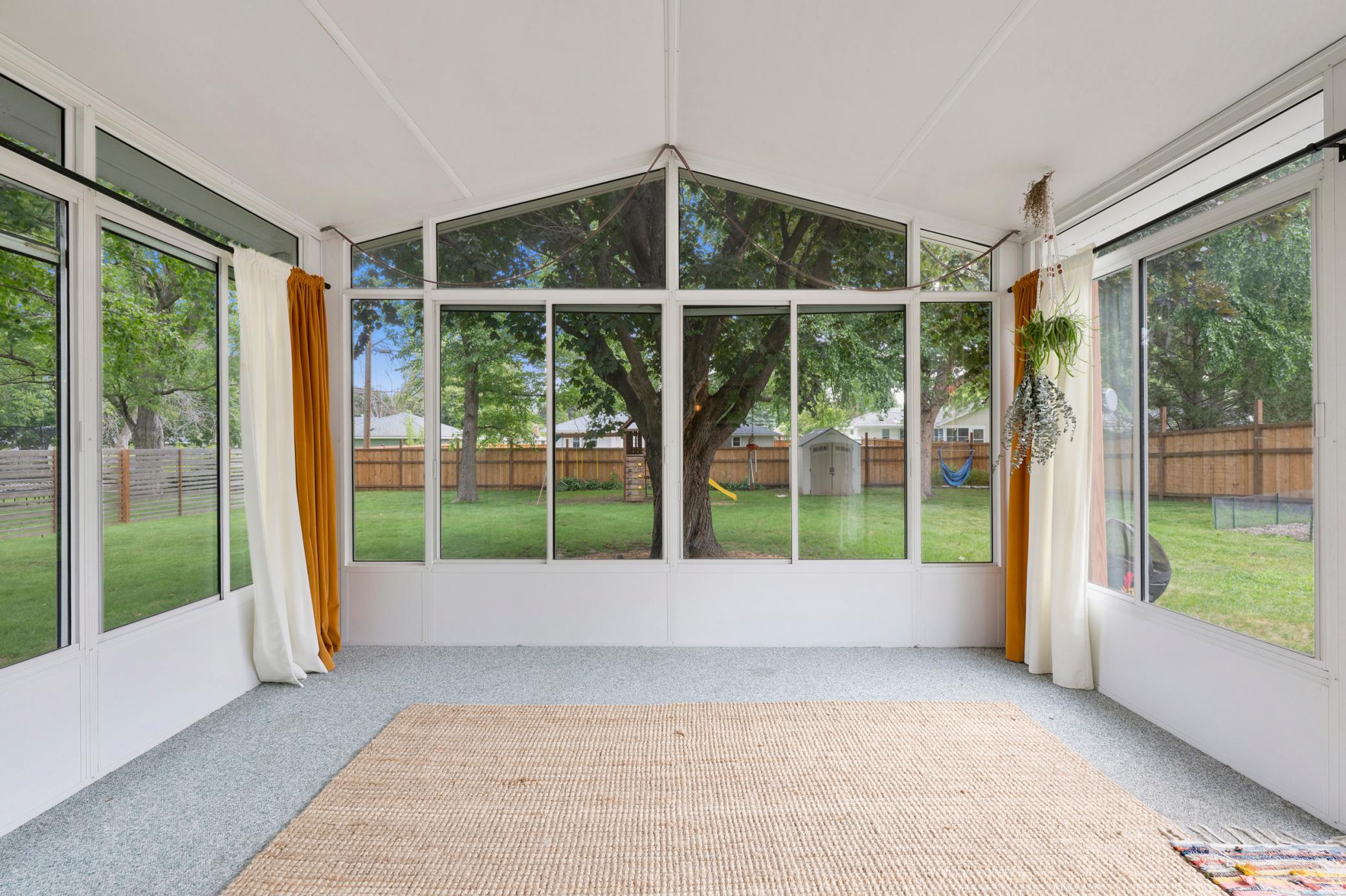 Huge 3 season porch