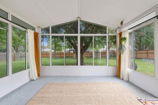 Huge 3 season porch
