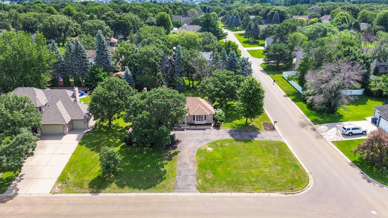 Horseshoe driveway - nice!