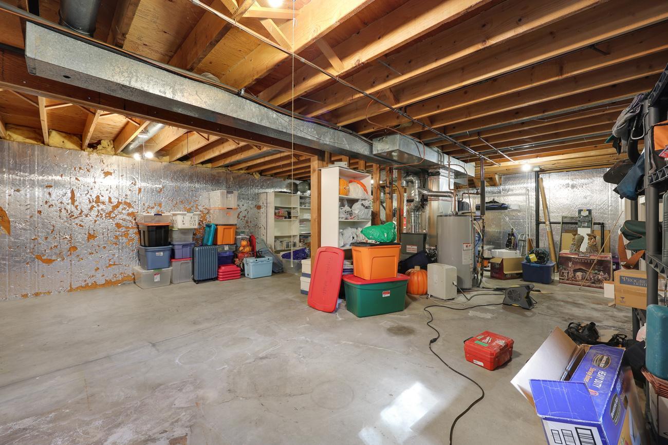 Good ceiling height; 600+ square feet
