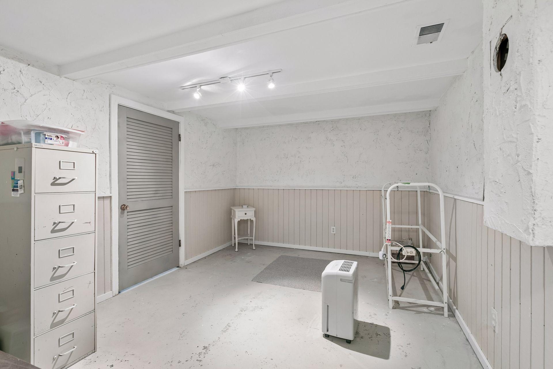 Perfect area for a home gym, perhaps? Arts and crafts?