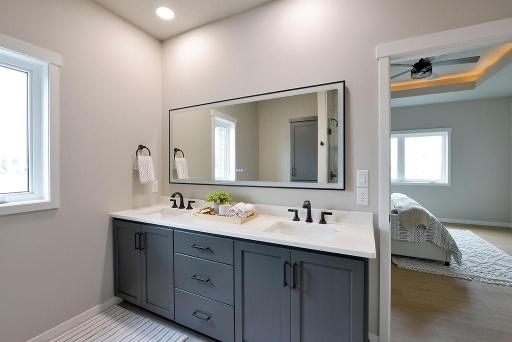 867 Harvest Circle, Horace, ND 58047