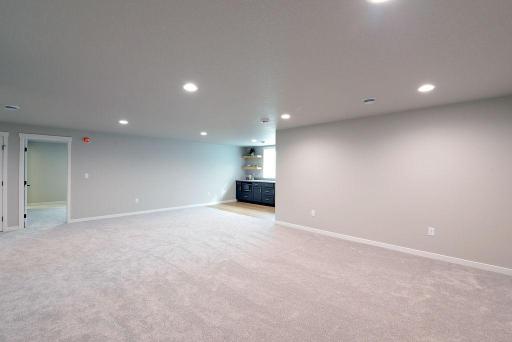 867 Harvest Circle, Horace, ND 58047