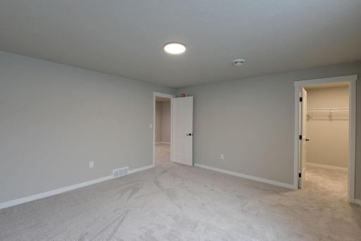 867 Harvest Circle, Horace, ND 58047