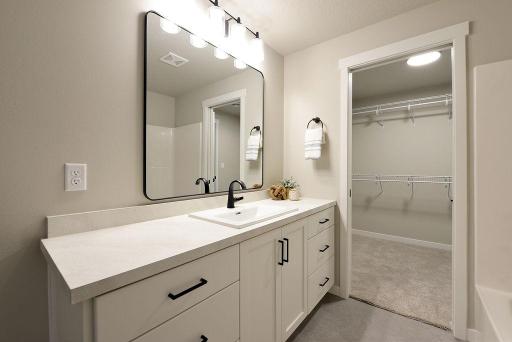 867 Harvest Circle, Horace, ND 58047