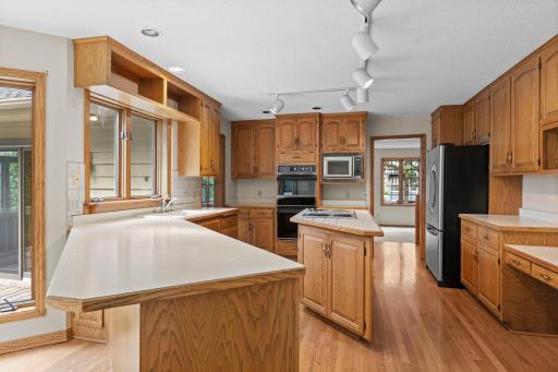 Great sized kitchen with breakfast bar and eat in dining