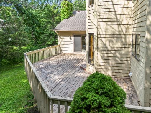 Access the deck space from the main floor living room or walk out from the kitchen!