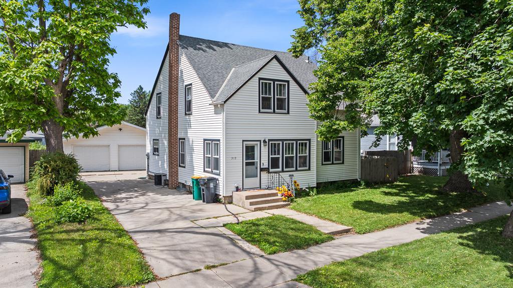 Beautiful 2 story home with AMAZING garage and yard space!