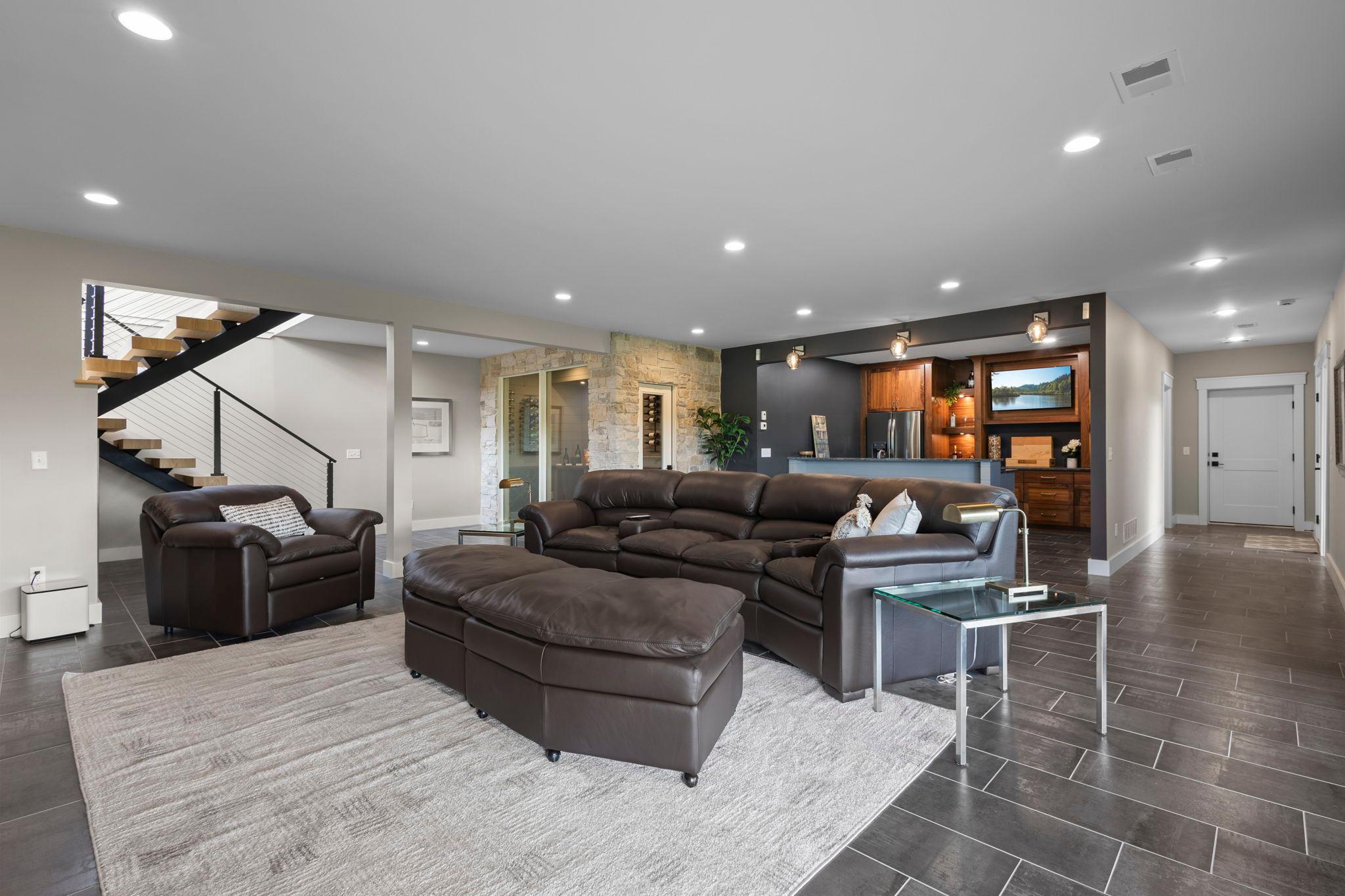 191-web-or-mls-7350 Inwood Way N-517.jpg