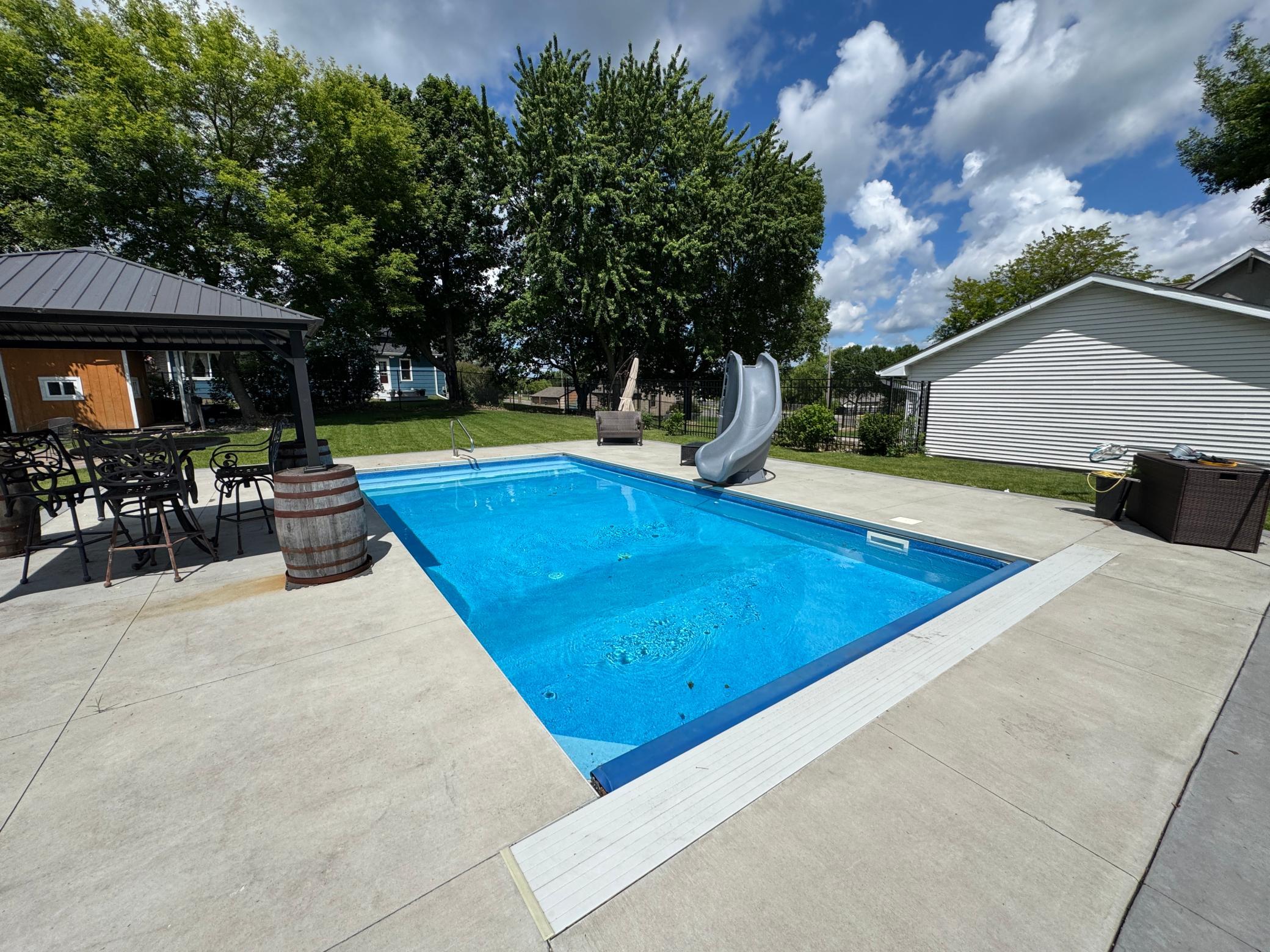 New sportspool with slide, gas heating and power cover