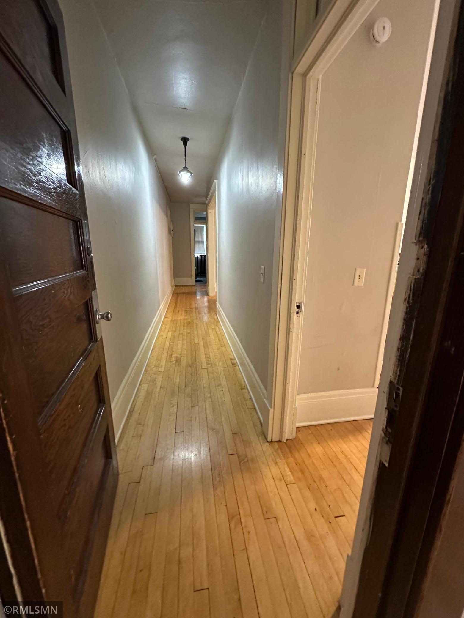 Apt 1