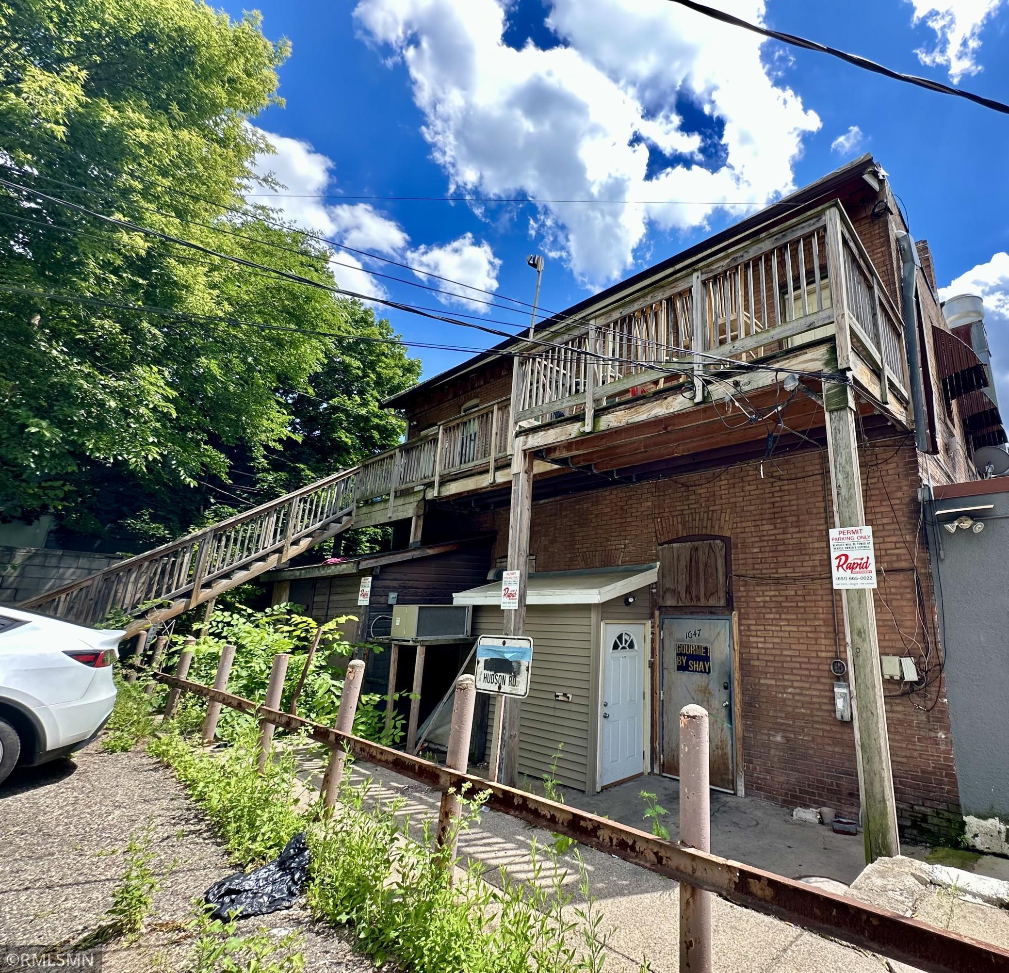 1047 Hudson - back of building