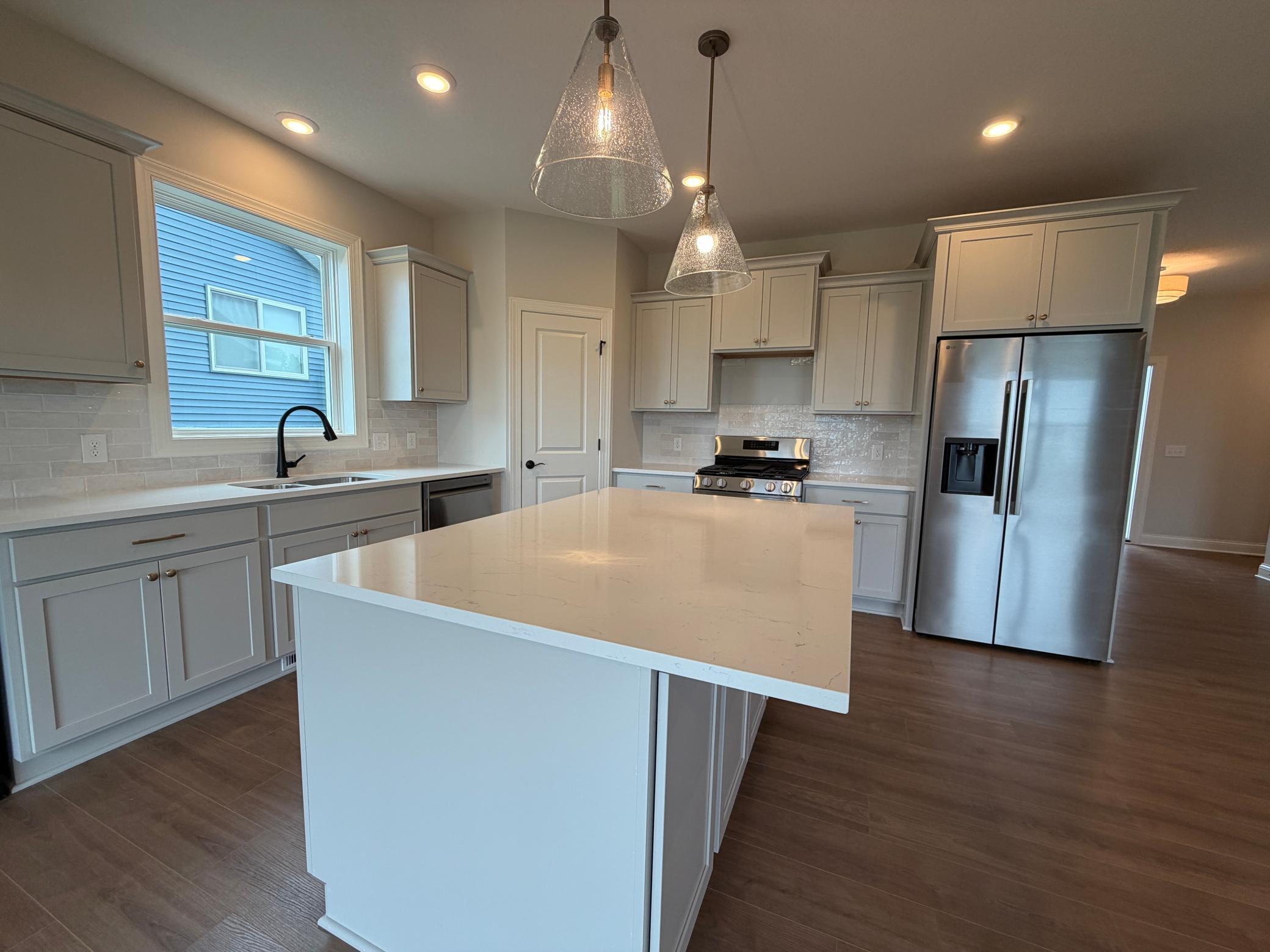Kitchen 2.jpeg