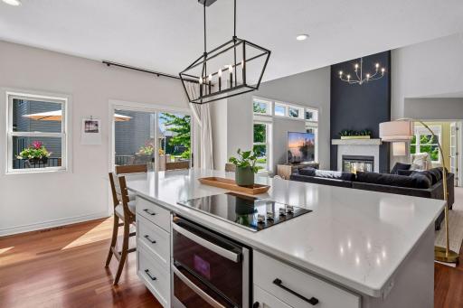 Double ovens and island cooktop