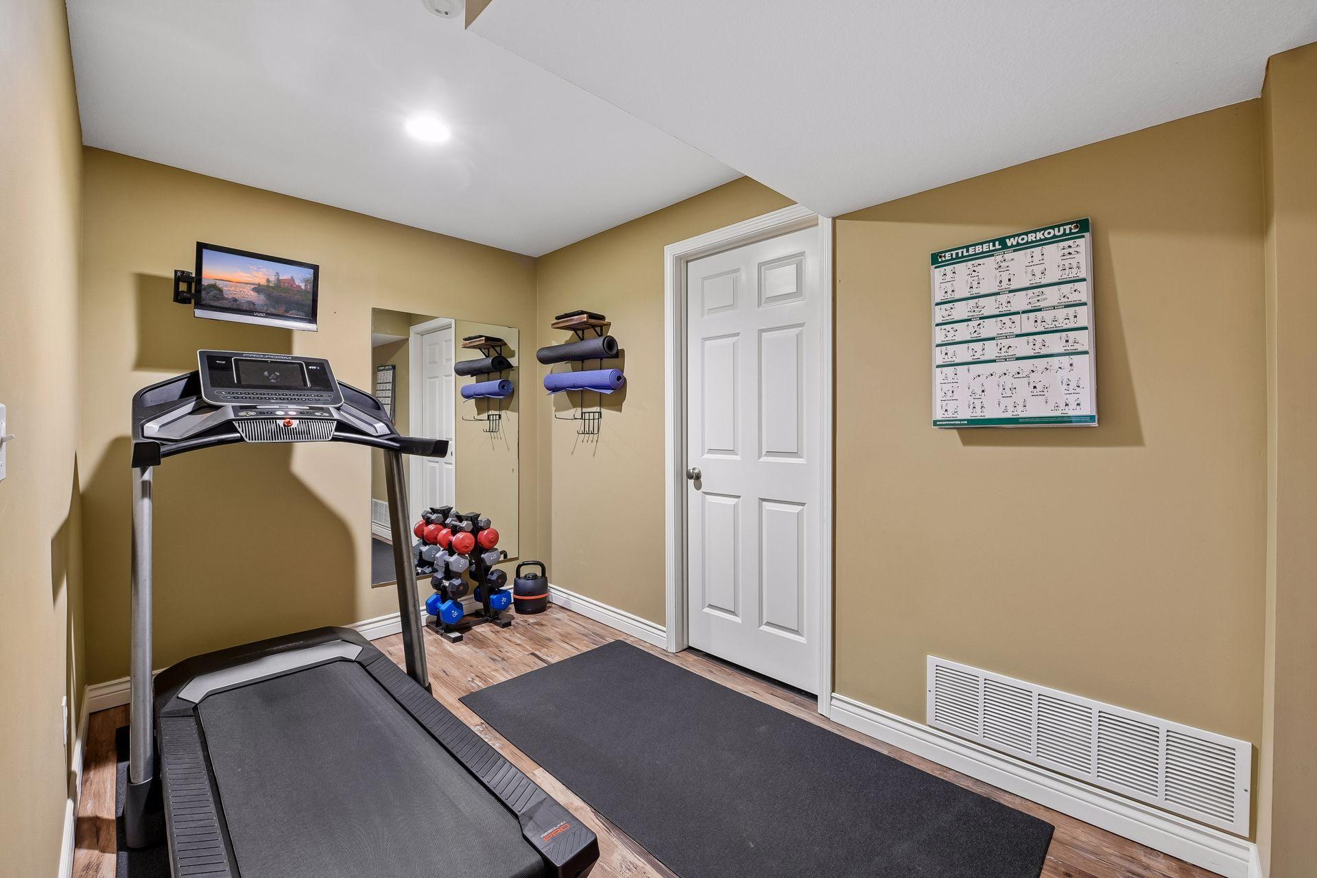 1The perfect spot for a fitness area - or play room - of whatever your heart desires!