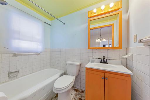 20 bathroom.jpg