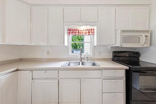 17 kitchen.jpg