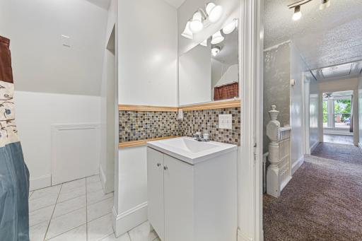 26 bathroom.jpg