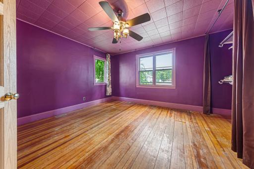 22 main bedroom.jpg
