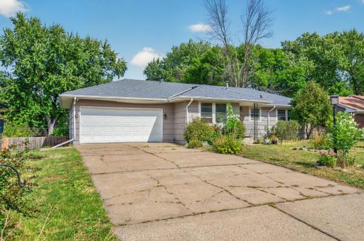 8820 60th Avenue N, New Hope, MN 55428