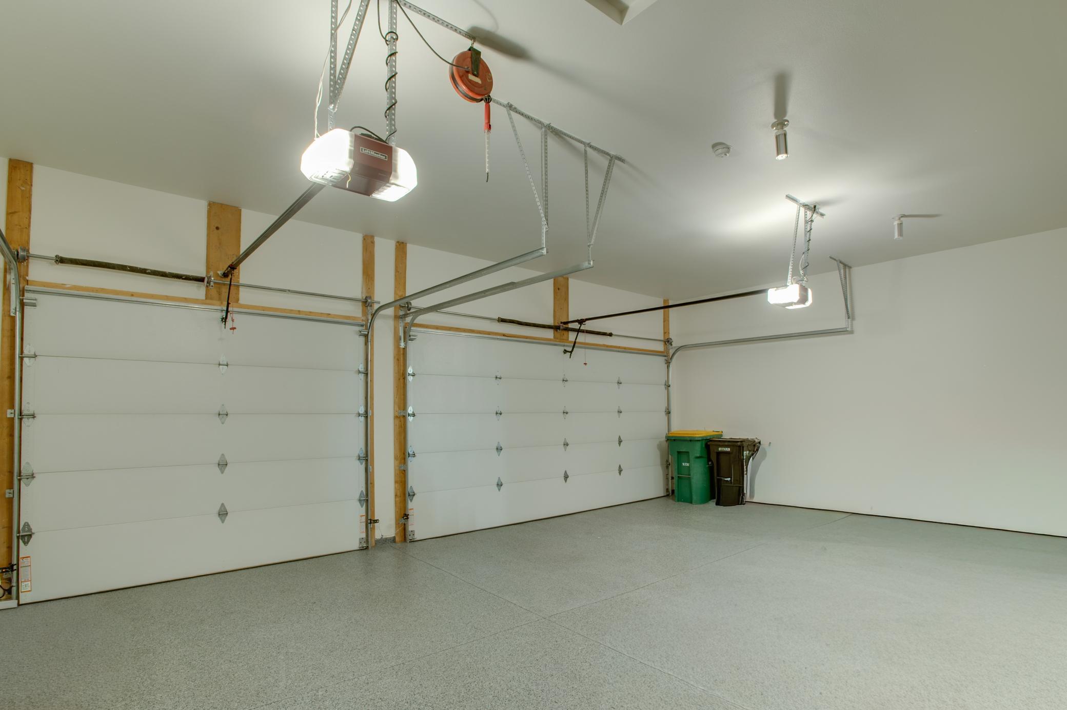 Finsihed/Heated Garage