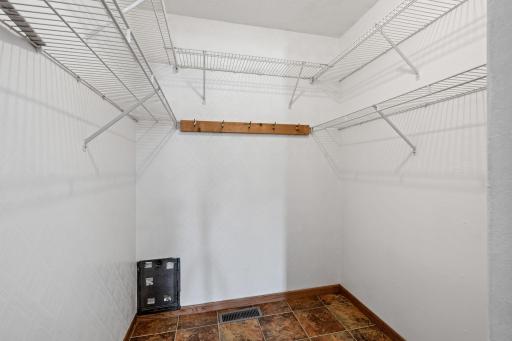 23-web-or-mls-7581 23rd St N-23.jpg