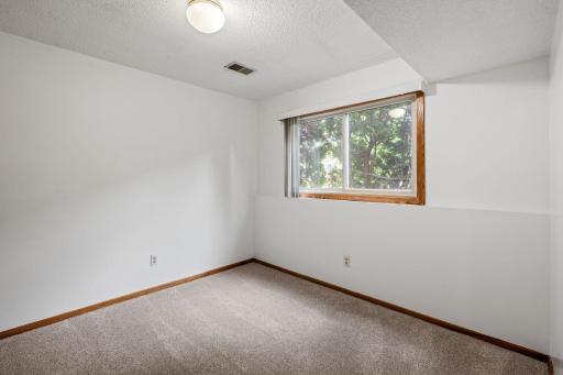 54-web-or-mls-7581 23rd St N-54.jpg
