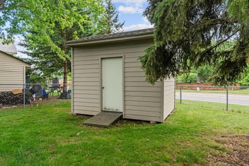 11-web-or-mls-7581 23rd St N-11.jpg