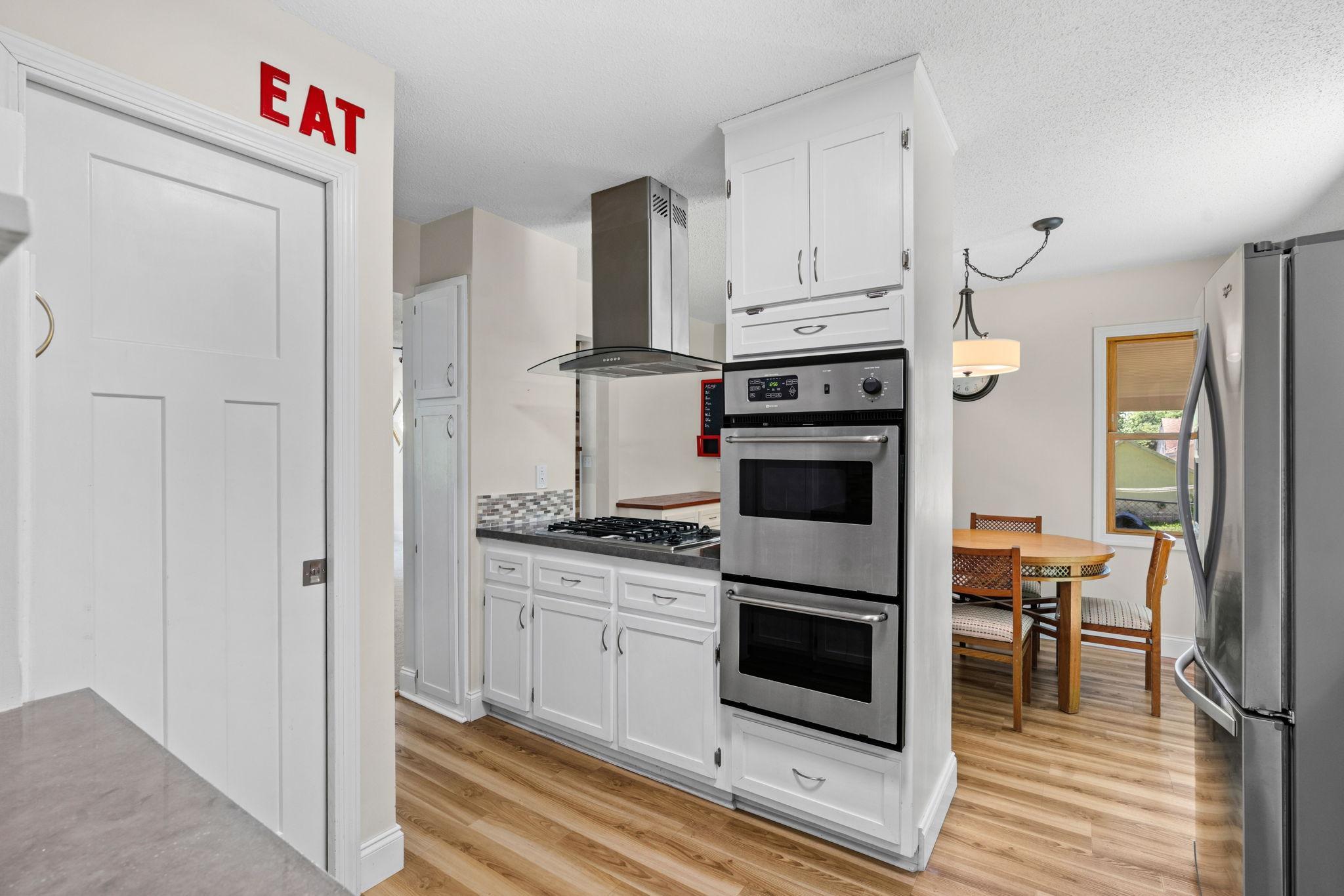 Double ovens and gas cooktop
