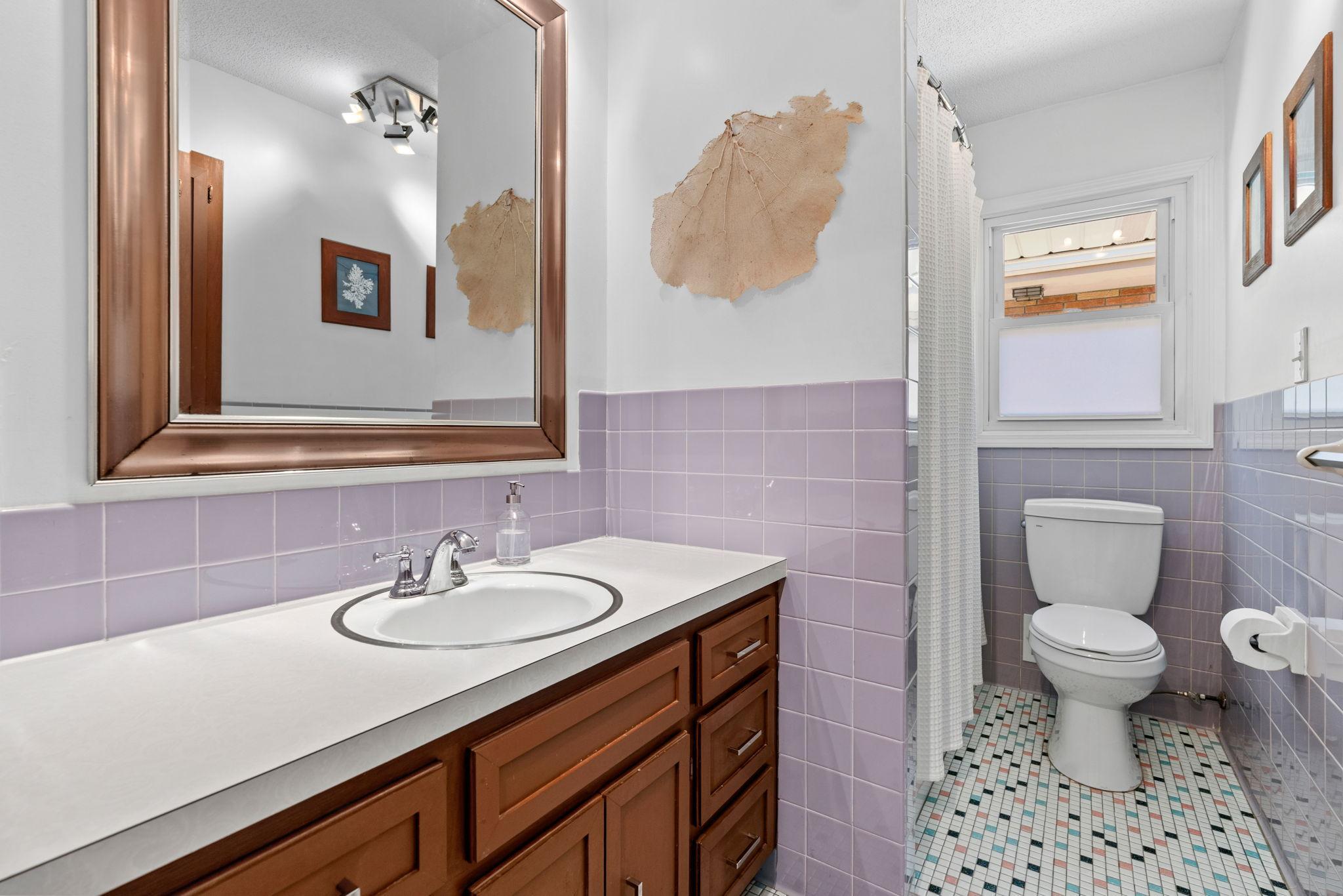 Full bathroom on main level