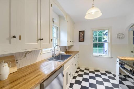 429 Fremont Street - Web Quality - 025 - 17 Kitchen.jpg