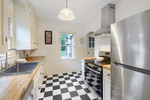 429 Fremont Street - Web Quality - 026 - 18 Kitchen.jpg