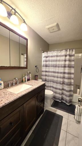 Full bath upper level.jpg