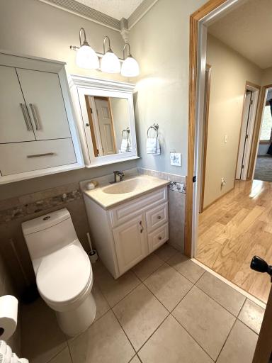 2111 Kings Valley Road W, Golden Valley, MN 55427