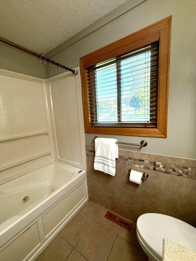 2111 Kings Valley Road W, Golden Valley, MN 55427