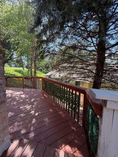 2111 Kings Valley Road W, Golden Valley, MN 55427