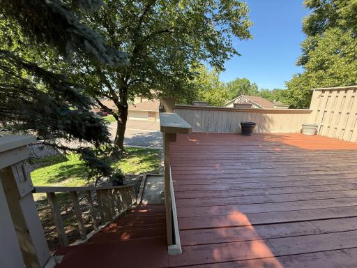 2111 Kings Valley Road W, Golden Valley, MN 55427