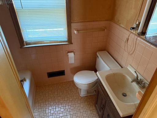 3841 29th Avenue S, Minneapolis, MN 55406