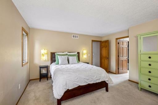 17195 Daniel Lane, Eden Prairie, MN 55346