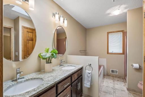17195 Daniel Lane, Eden Prairie, MN 55346